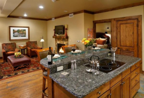Innsbruck Aspen Deluxe One-Bedroom Garden Residence 1, Located on Main Street